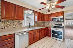 10737 S Emerald Ave, Chicago, IL 60628 - Photo 6