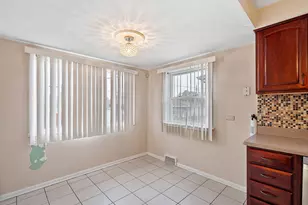 10737 S Emerald Ave, Chicago, IL 60628 - Photo 8