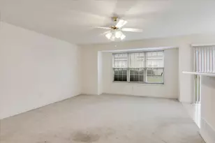 1204 Colonial Ave, Bloomington, IL 61701 - Photo 2