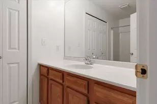 1204 Colonial Ave, Bloomington, IL 61701 - Photo 8