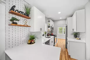 21 E 140th Ct, Riverdale, IL 60827 - Photo 4