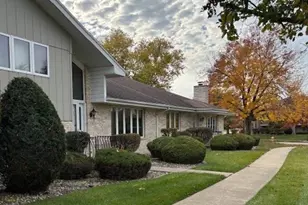 10831 Mississippi Ct, Orland Park, IL 60467 - Photo 2