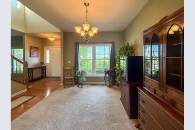 445 E Becker Place, Sycamore, IL 60178 - Photo 4