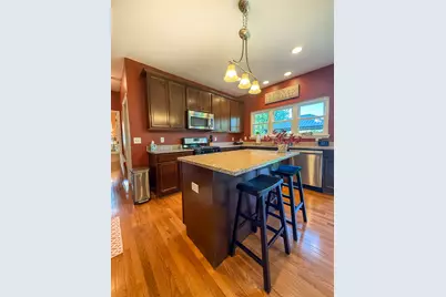 445 E Becker Place, Sycamore, IL 60178 - Photo 6