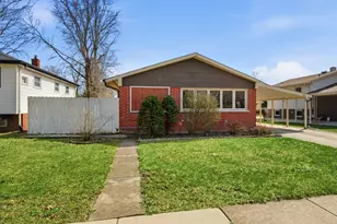 5017 W 101st St, Oak Lawn, IL 60453 - Photo 2