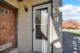 31 Wellington Ave, Mundelein, IL 60060 - Photo 4