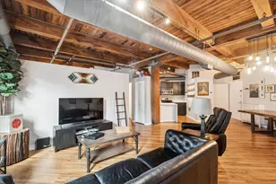 225 W Huron St, Chicago, IL 60610 - Photo 6