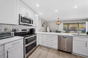 8094 Garfield Ave, Burr Ridge, IL 60527 - Photo 4