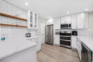 8094 Garfield Ave, Burr Ridge, IL 60527 - Photo 2