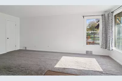 9930 Montrose Avenue, Schiller Park, IL 60176 - Photo 4