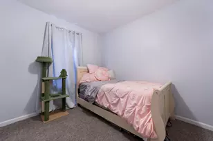 916 N Clarendon Dr, Round Lake Beach, IL 60073 - Photo 8