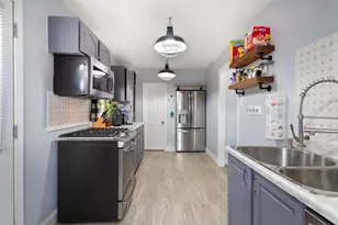 916 N Clarendon Dr, Round Lake Beach, IL 60073 - Photo 4