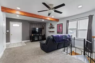 916 N Clarendon Dr, Round Lake Beach, IL 60073 - Photo 2