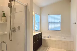 3660 Thornhill Dr, Elgin, IL 60124 - Photo 12