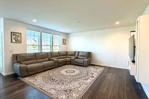 3660 Thornhill Dr, Elgin, IL 60124 - Photo 8
