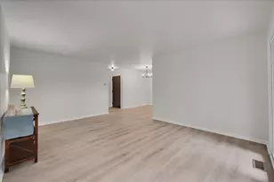 1785 Grosvenor Cir, Wheaton, IL 60189 - Photo 18