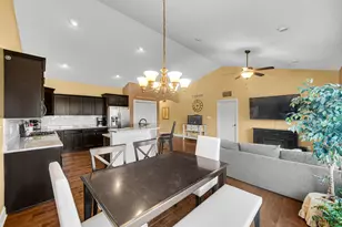 3002 Winter Garden Dr, Valparaiso, IN 46385 - Photo 2