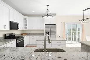 563 Grosvenor Ln, Aurora, IL 60504 - Photo 8