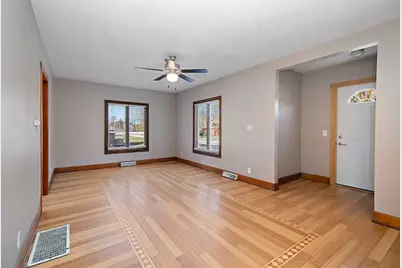 290 E 1st Avenue, Clifton, IL 60927 - Photo 6