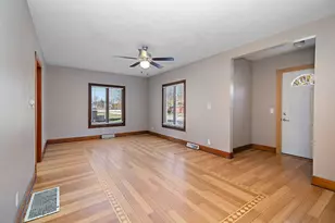 290 E 1st Ave, Clifton, IL 60927 - Photo 6