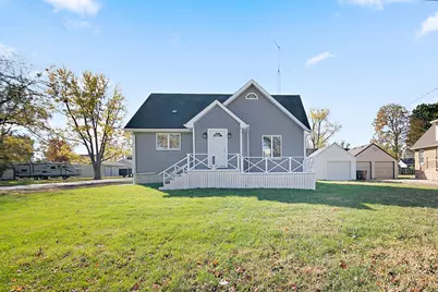 290 E 1st Avenue, Clifton, IL 60927 - Photo 2
