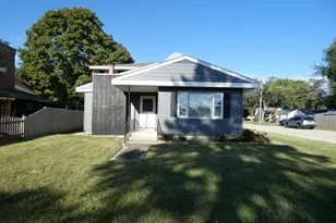 2300 Greengold St, Crest Hill, IL 60403 - Photo 2