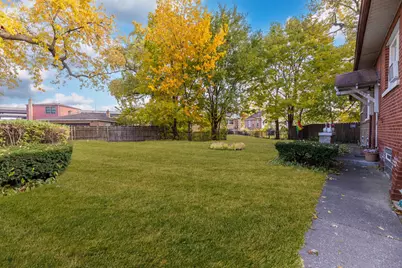 8129 S Cornell Avenue, Chicago, IL 60617 - Photo 10