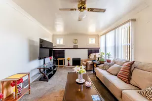 8129 S Cornell Ave, Chicago, IL 60617 - Photo 4