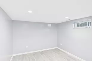 10036 S St Lawrence Ave, Chicago, IL 60628 - Photo 12