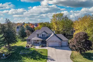 104 Lake View Dr, Fairbury, IL 61739 - Photo 2