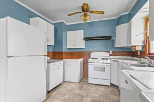 218 W Elm St, Hoopeston, IL 60942 - Photo 12