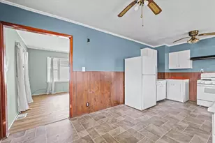 218 W Elm St, Hoopeston, IL 60942 - Photo 10