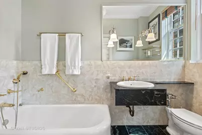 220 E Walton Place #9W, Chicago, IL 60611 - Photo 14