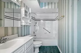 7071 W Touhy Ave, Niles, IL 60714 - Photo 16