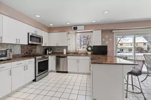 2888 Whispering Oaks Ct, Buffalo Grove, IL 60089 - Photo 4