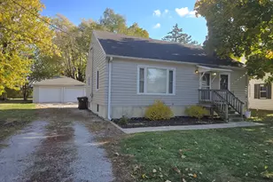 255 S Fourth St, Clifton, IL 60927 - Photo 1