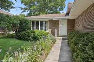 7769 Danbury Dr, Darien, IL 60561 - Photo 2