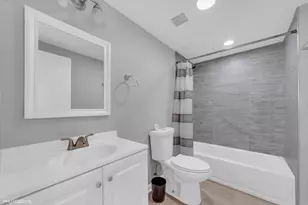 8404 S Exchange Ave, Chicago, IL 60617 - Photo 38