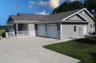 112 North St, Crescent City, IL 60928 - Photo 2