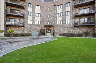 7100 W 95th St, Oak Lawn, IL 60453 - Photo 4