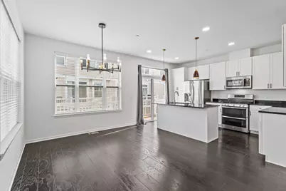 821 Lexington Circle E, Des Plaines, IL 60016 - Photo 2