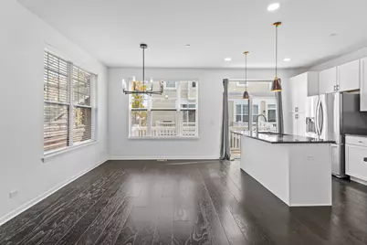 821 Lexington Circle E, Des Plaines, IL 60016 - Photo 8