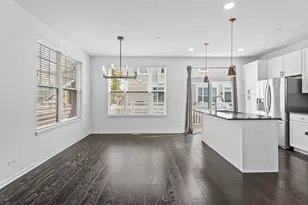 821 Lexington Cir E, Des Plaines, IL 60016 - Photo 8