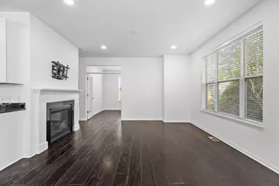 821 Lexington Circle E, Des Plaines, IL 60016 - Photo 12