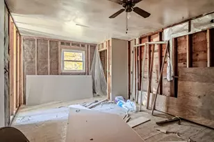 5827 E 3500S Rd, Saint Anne, IL 60964 - Photo 6