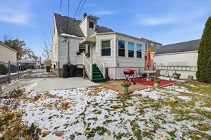 9131 Newcastle Ave, Morton Grove, IL 60053 - Photo 26