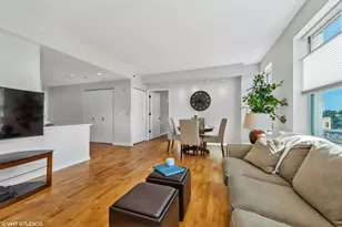 77 S Evergreen Ave, Arlington Heights, IL 60005 - Photo 4