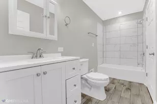 19 Augusta St, Oak Park, IL 60302 - Photo 14