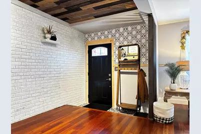 327 Tulsa Avenue, Carpentersville, IL 60110 - Photo 2