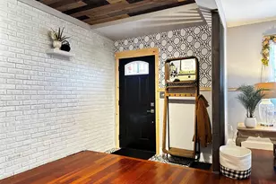 327 Tulsa Ave, Carpentersville, IL 60110 - Photo 2